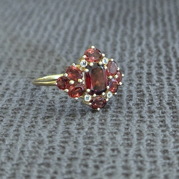 Shivam Jewelry - Shivam Garnet Cluster with White Topaz Ring💍 - NWT